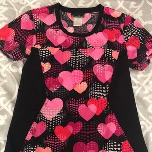 Heart print Cherokee scrub top 💕